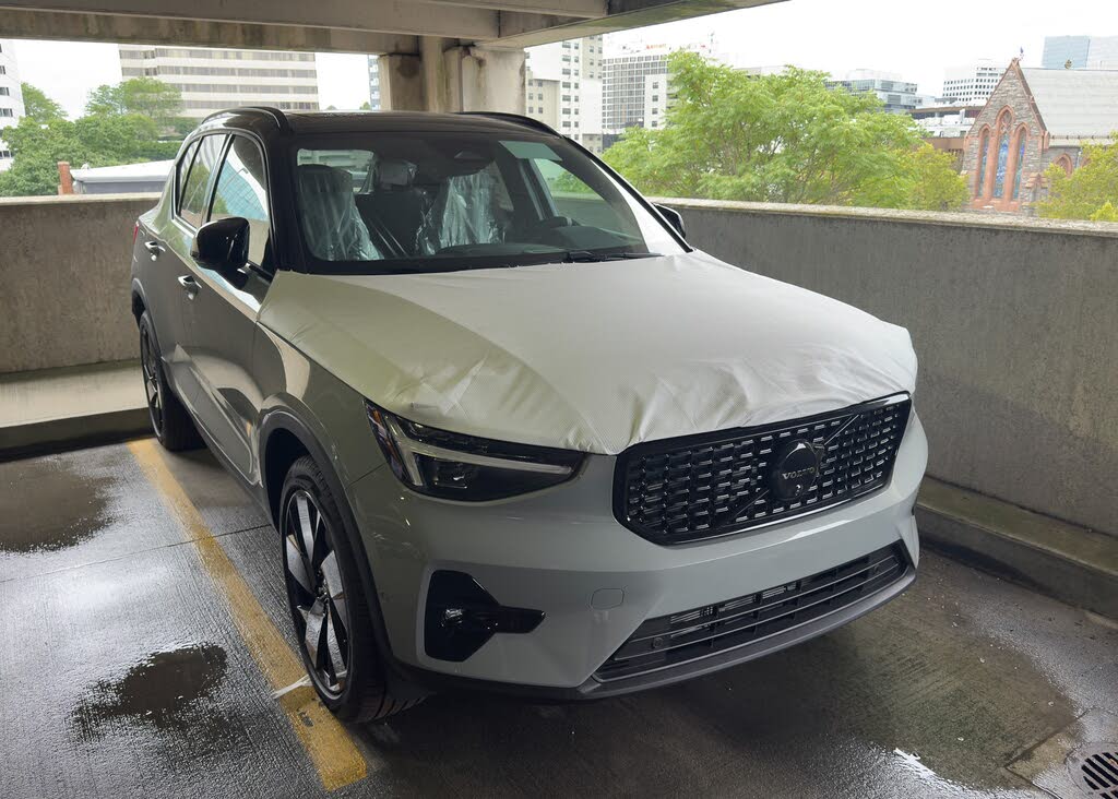 2026 Volvo XC40 B5 Ultra Black Edition AWD