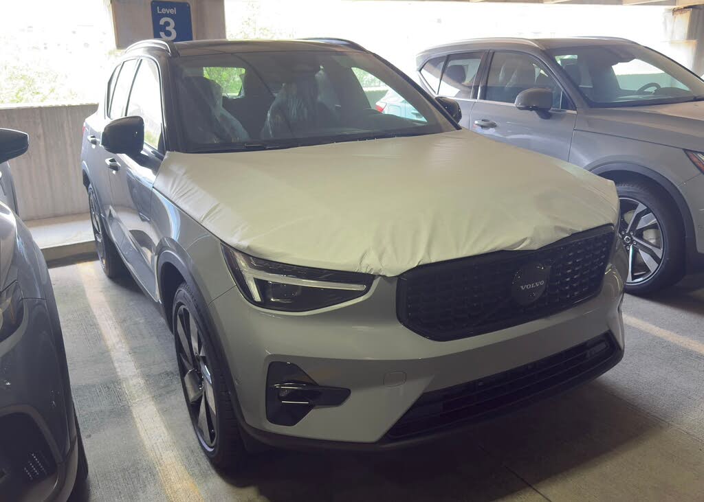 2026 Volvo XC40 B5 Ultra Black Edition AWD