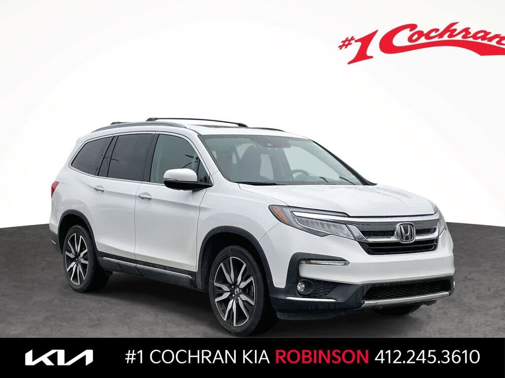 2022 Honda Pilot Touring AWD with Rear Captain's Chairs
