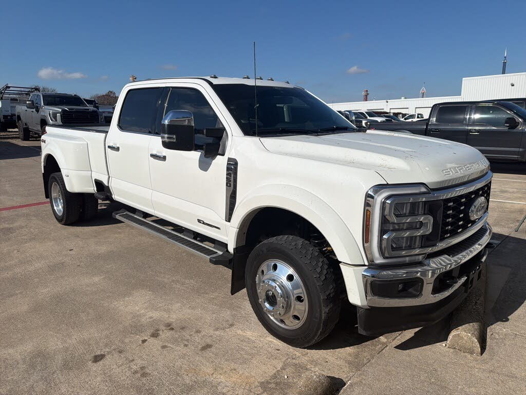 2025 Ford F-450 Super Duty Lariat Crew Cab LB DRW 4WD
