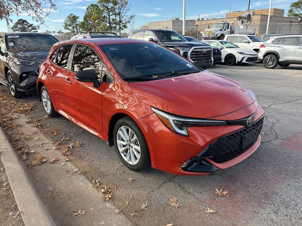 2025 Toyota Corolla Hatchback SE FWD