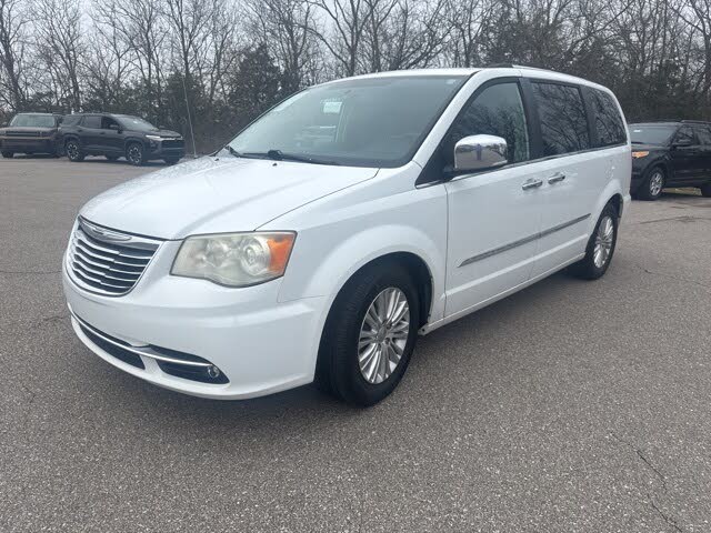 2014 Chrysler Town & Country Limited FWD