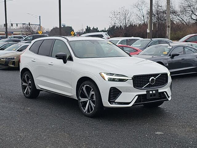 2024 Volvo XC60 B5 Ultimate Dark Theme AWD