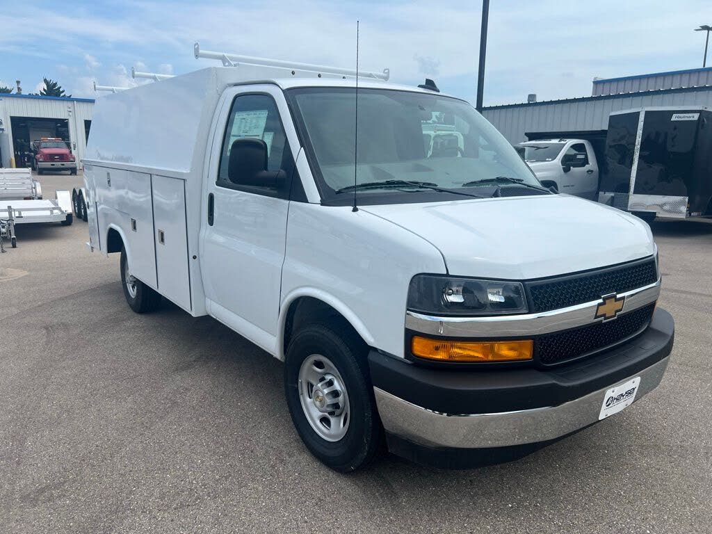 2025 Chevrolet Express Chassis 3500 Cutaway 139