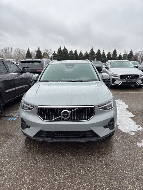 2025 Volvo XC40 B5 Plus Bright Theme AWD