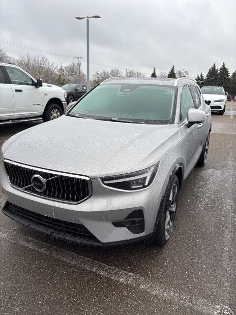 2025 Volvo XC40 B5 Plus Bright Theme AWD