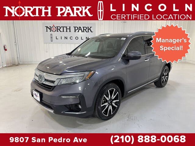 2022 Honda Pilot Touring FWD with Rear Captain's Chairs