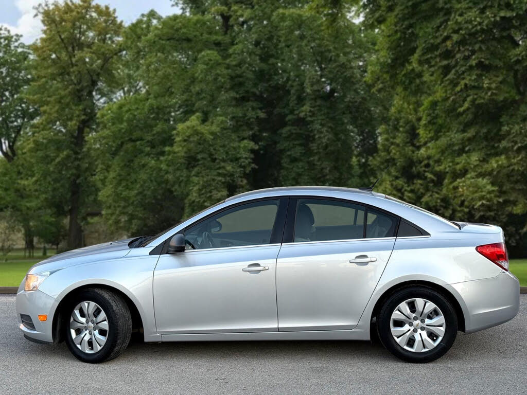 2012 Chevrolet Cruze LS Sedan FWD