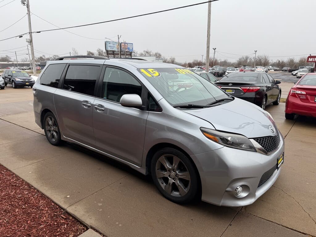 2015 Toyota Sienna SE 8-Passenger