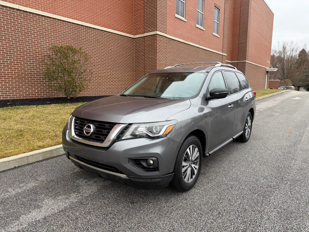 2017 Nissan Pathfinder SV