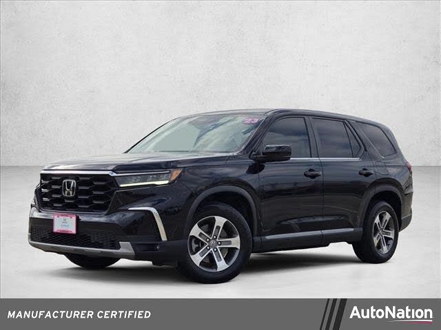 2023 Honda Pilot EX-L AWD with Captains Chairs
