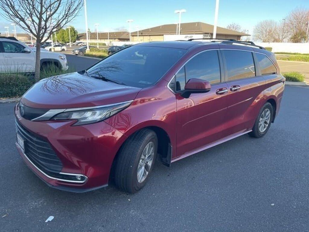 2022 Toyota Sienna XLE 7-Passenger FWD
