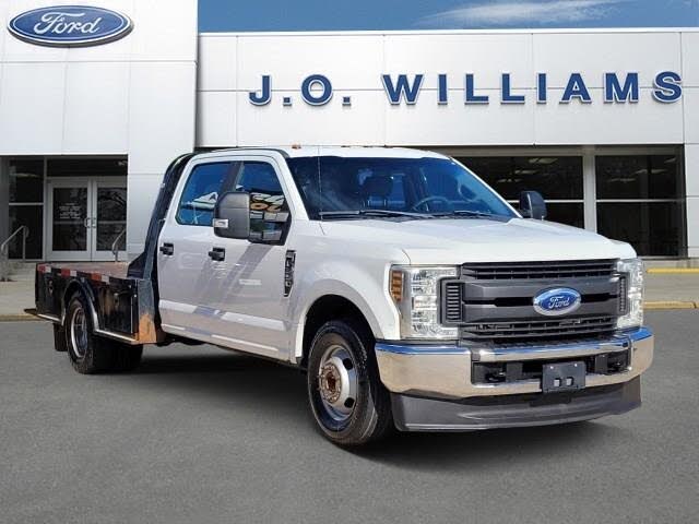 2019 Ford F-350 Super Duty Chassis XL Crew Cab DRW RWD