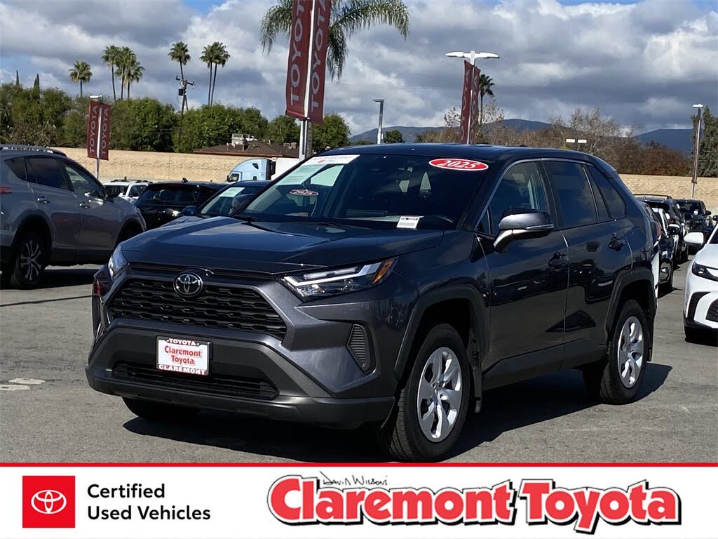 2025 Toyota RAV4 LE FWD