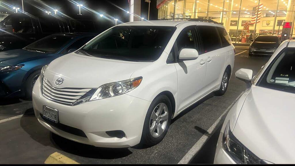 2015 Toyota Sienna LE 7-Passenger Auto Access Seat