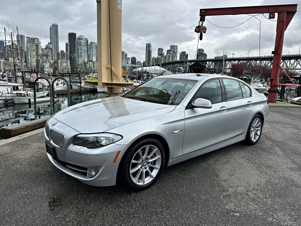 2011 BMW 5 Series 550i Sedan RWD