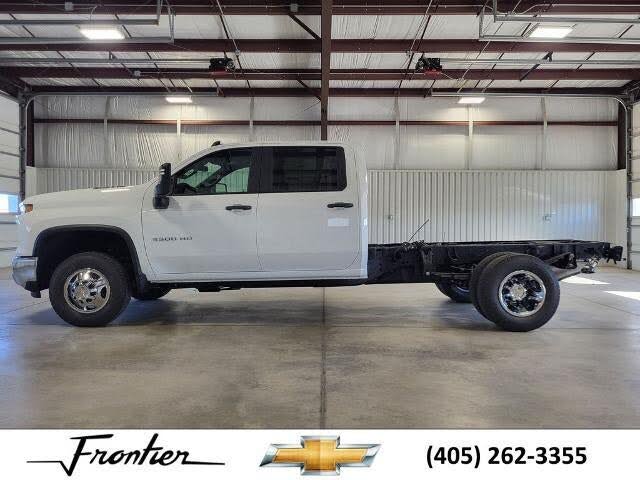 2026 Chevrolet Silverado 3500HD Chassis Work Truck Crew Cab 4WD