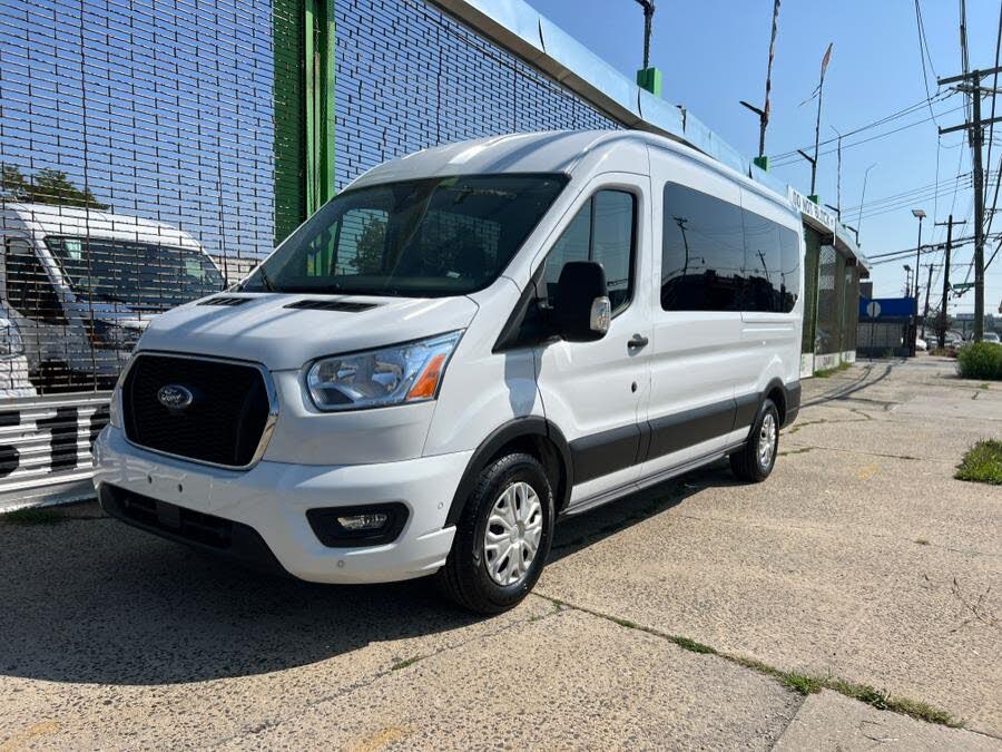2022 Ford Transit Passenger 350 XLT Medium Roof LB RWD