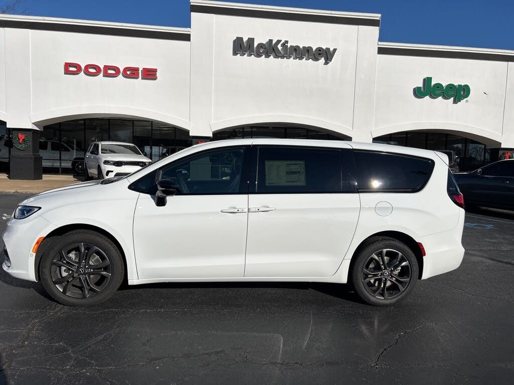 2026 Chrysler Pacifica Select AWD