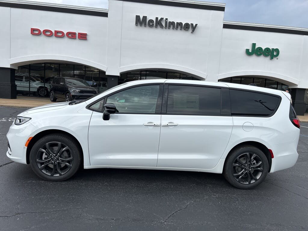 2026 Chrysler Pacifica Select AWD