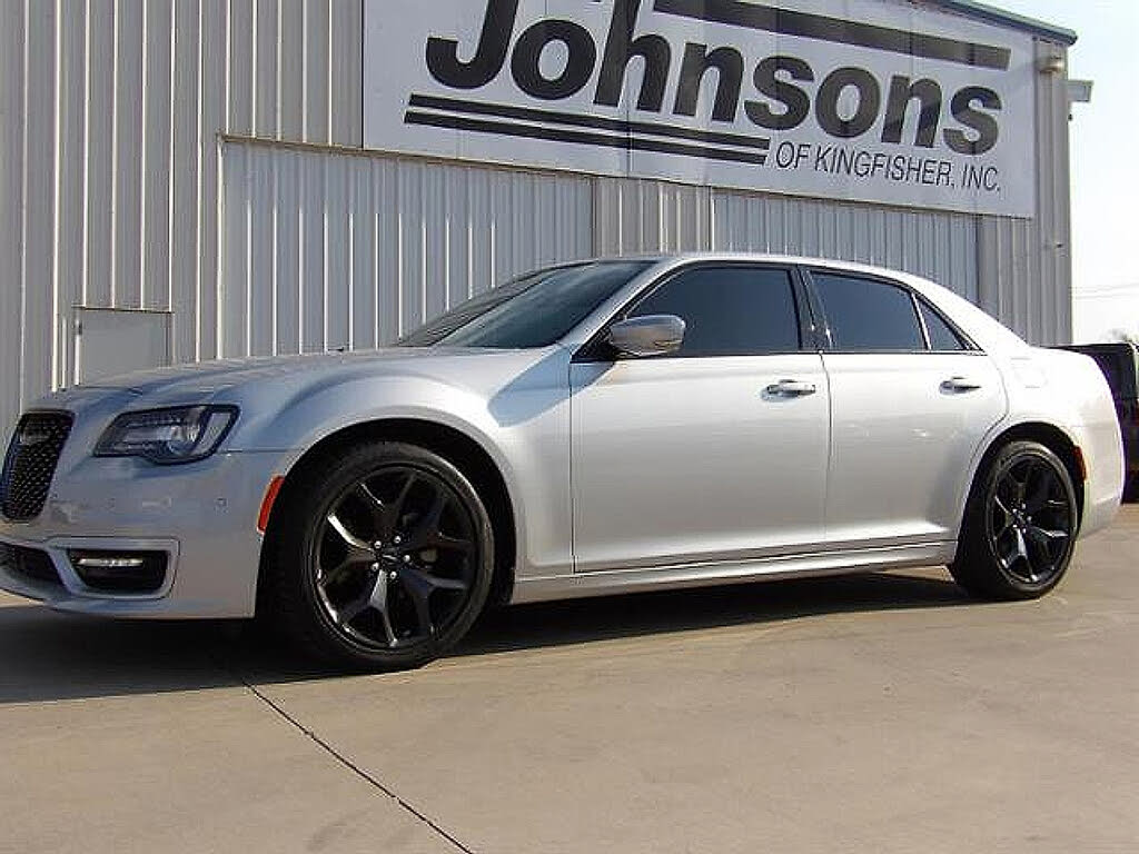 2022 Chrysler 300 Touring L RWD
