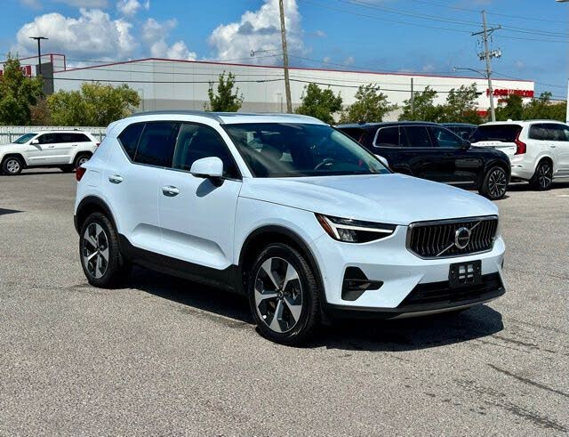 2025 Volvo XC40 B5 Plus Bright Theme AWD