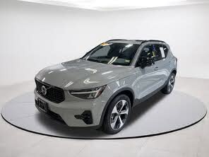 Volvo XC40 B5 Plus Dark Theme AWD