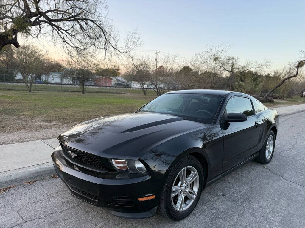 2011 Ford Mustang V6 Coupe RWD