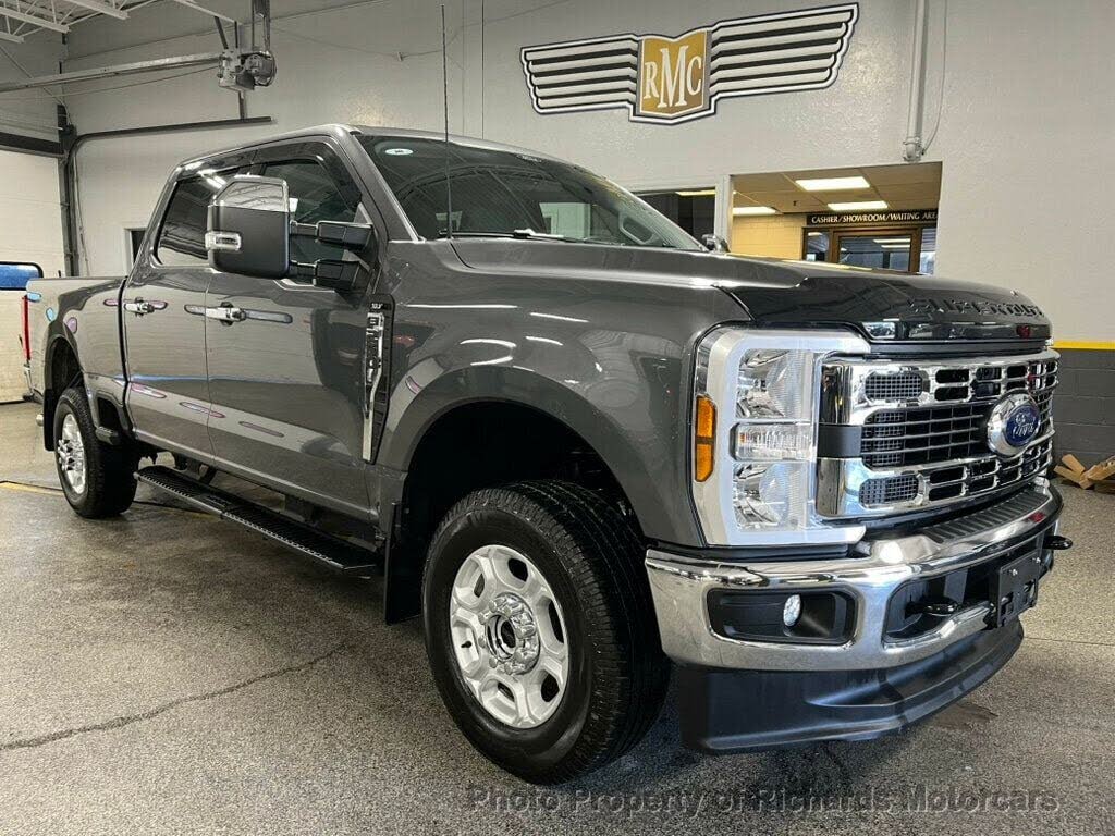2025 Ford F-250 Super Duty XLT Crew Cab 4WD