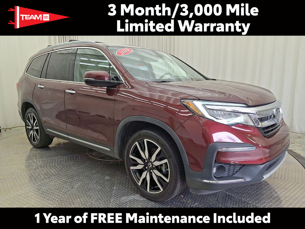 2019 Honda Pilot Touring AWD with Rear Captain's Chairs