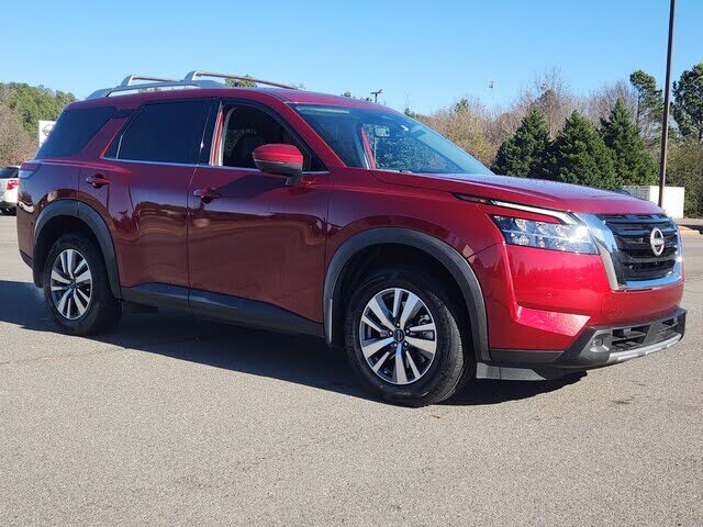 2023 Nissan Pathfinder SL 4WD
