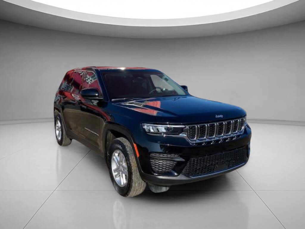 2023 Jeep Grand Cherokee Laredo 4WD