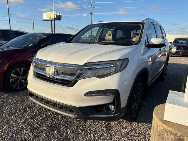 2020 Honda Pilot Touring AWD with Rear Captain's Chairs