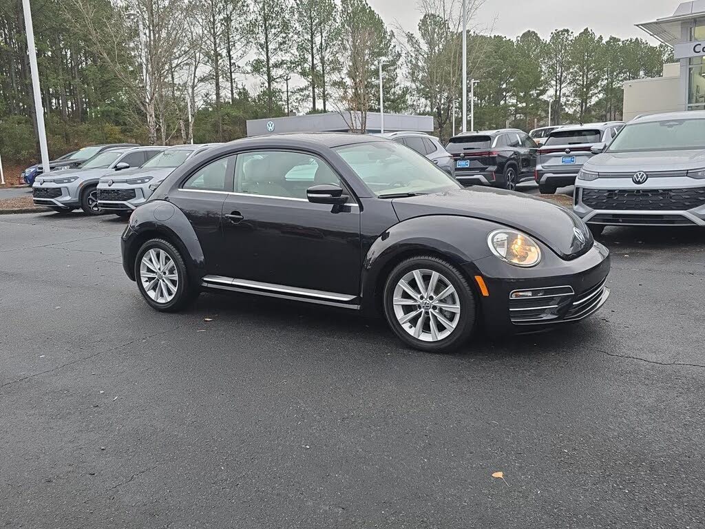2019 Volkswagen Beetle 2.0T SE Hatchback FWD