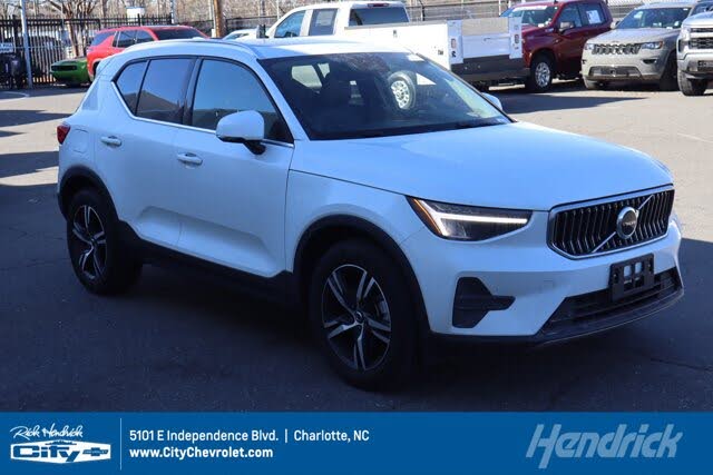 2025 Volvo XC40 B5 Core Bright Theme AWD