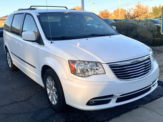 2015 Chrysler Town & Country Touring FWD