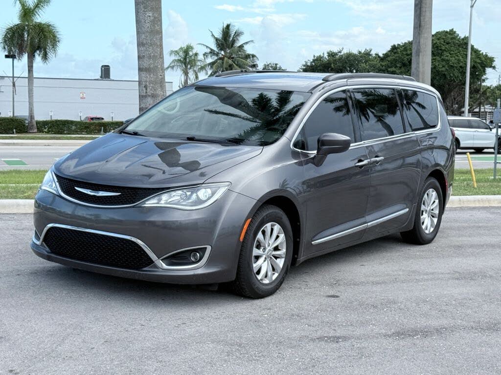 2017 Chrysler Pacifica Touring L FWD