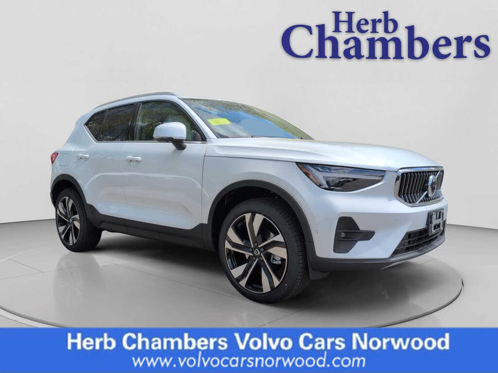 2025 Volvo XC40 B5 Ultra Bright Theme AWD