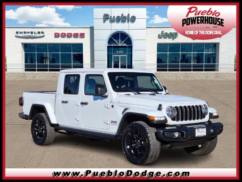 2025 Jeep Gladiator NightHawk Crew Cab 4WD