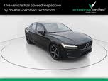 Volvo S60 B5 Plus Dark Theme AWD