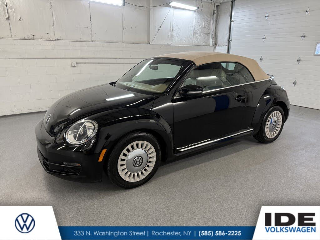 2013 Volkswagen Beetle 2.5L Convertible with Technology