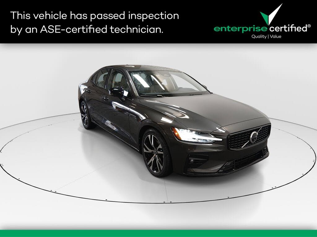 2024 Volvo S60 B5 Plus Dark Theme FWD