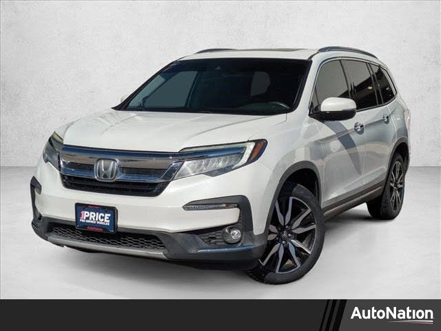 2020 Honda Pilot Touring AWD with Rear Captain's Chairs