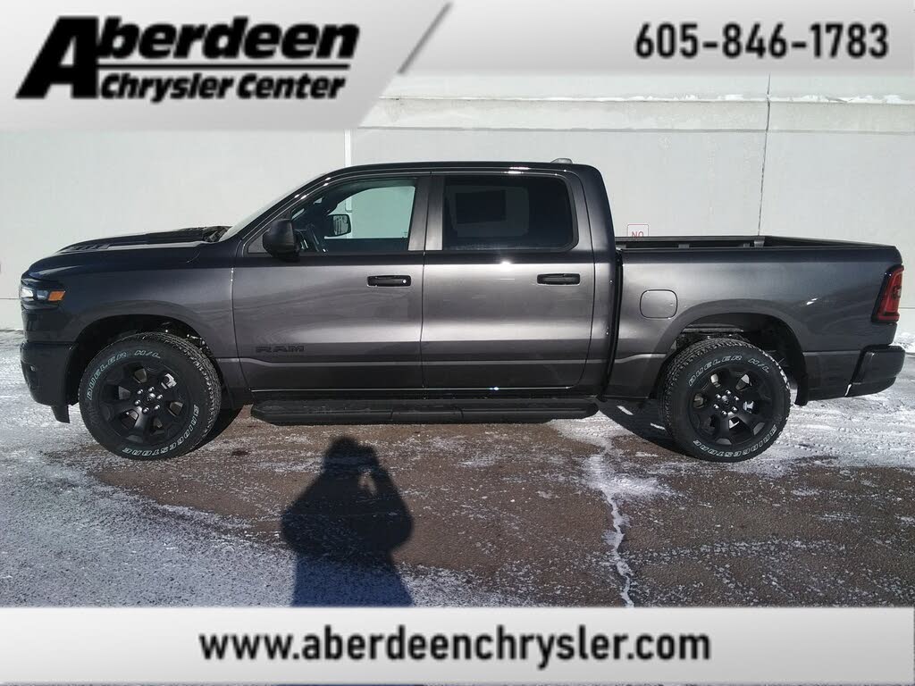 2026 RAM 1500 Express Crew Cab 4WD
