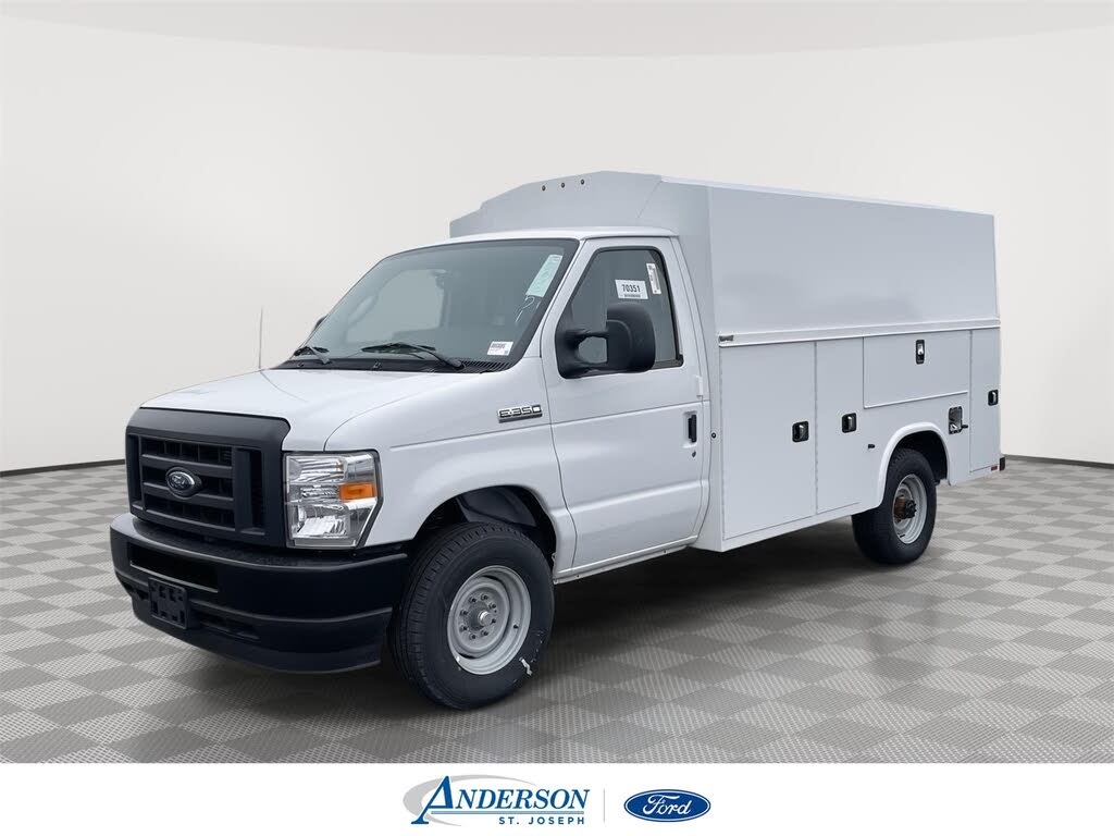 2025 Ford E-Series Chassis E-350 SD Cutaway SB DRW RWD