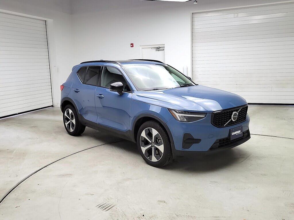 2024 Volvo XC40 B5 Core Bright Theme AWD