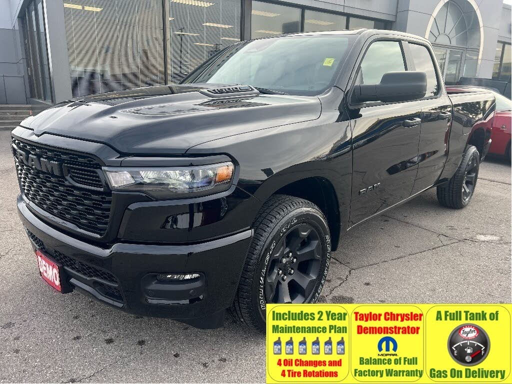 RAM 1500 Express Quad Cab 4WD 2025