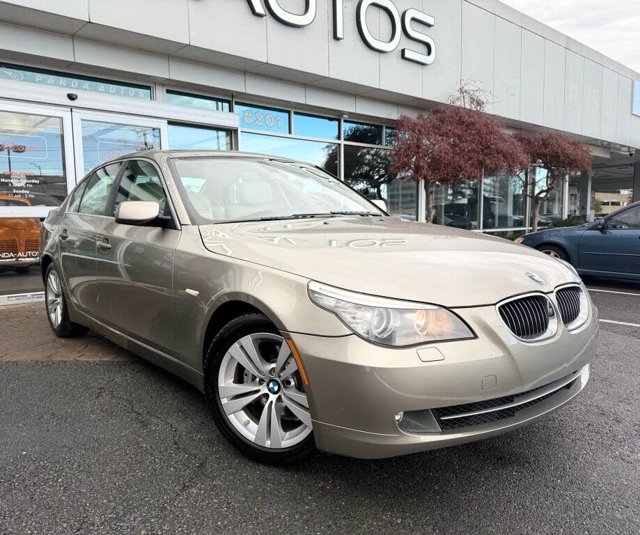 2010 BMW 5 Series 528i Sedan RWD