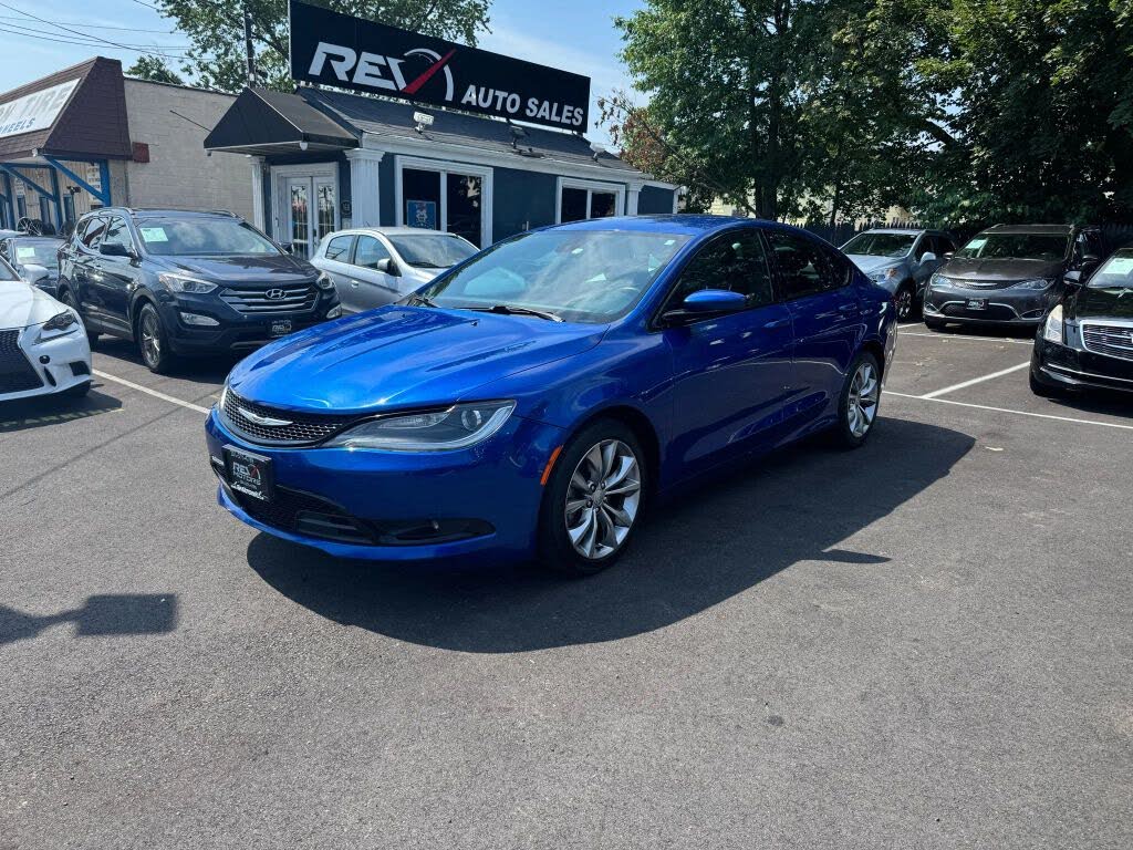 2015 Chrysler 200 S Sedan FWD