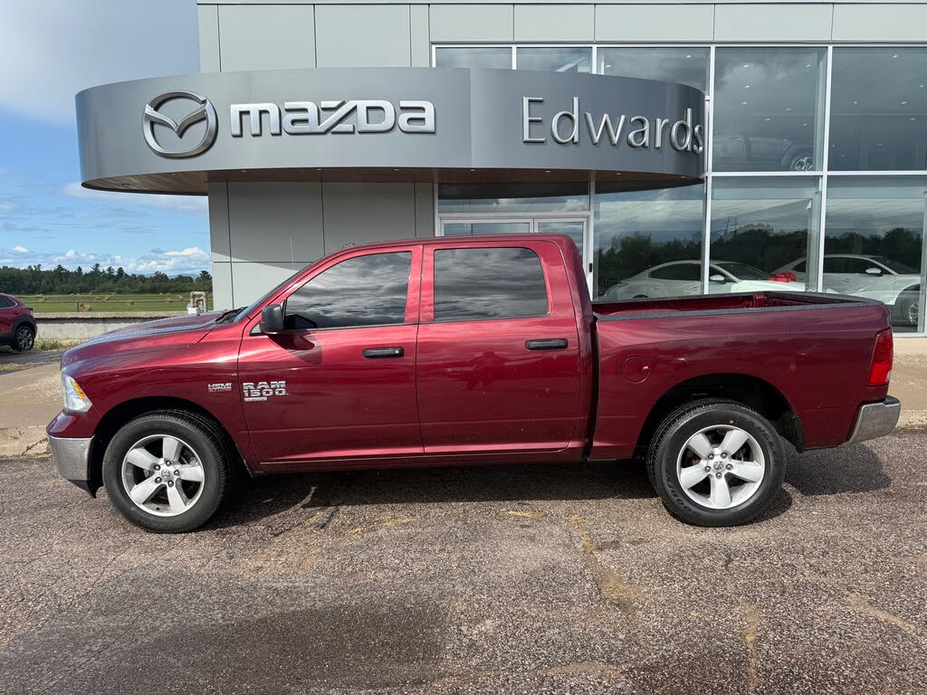 RAM 1500 Classic SLT Crew Cab 4WD 2023